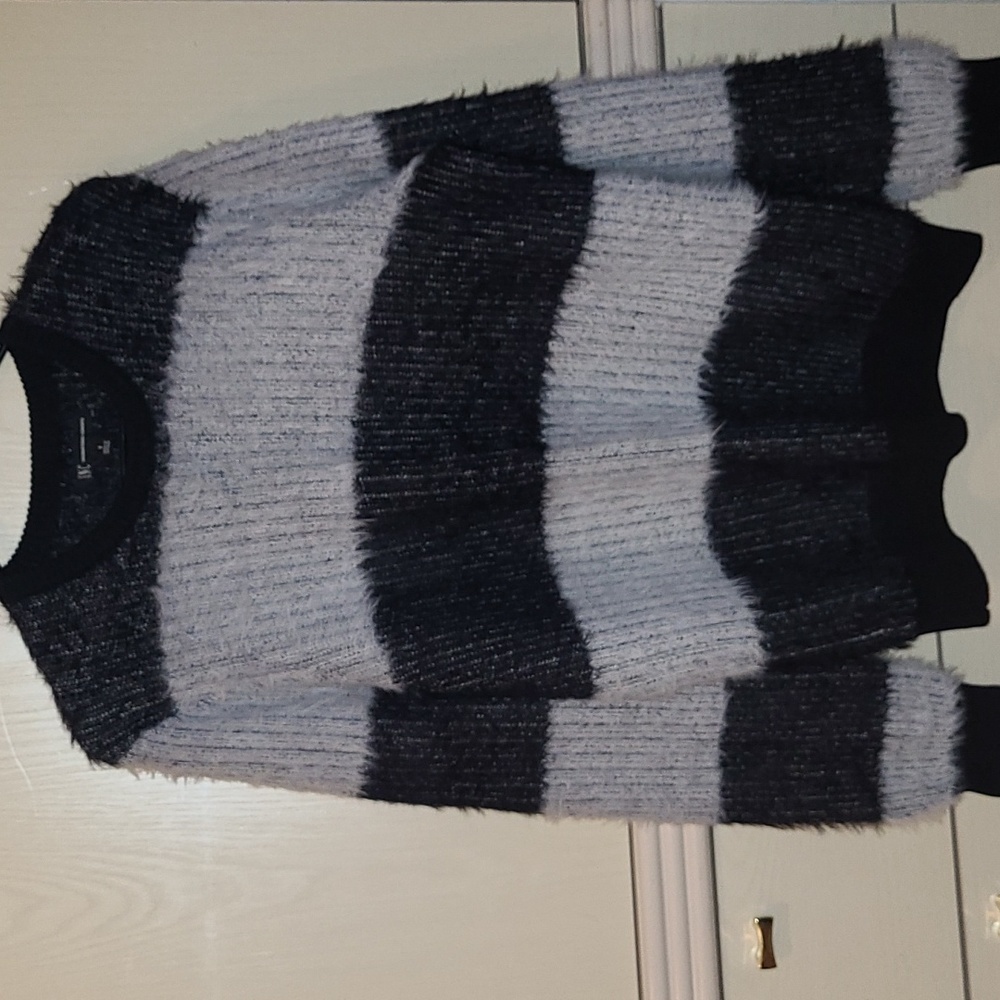 International concepts Inc sweater